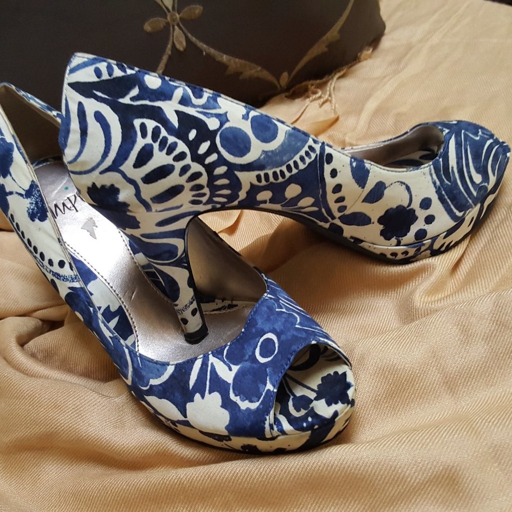 MPO Women's Shoes Stiletto Heel Pointed Toe Bridal Shoes 8M Blue Flowers